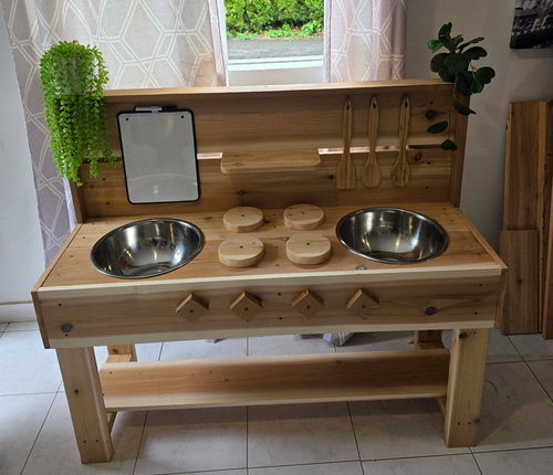 4ft Cedar Mud Kitchen ( SANDED ONLY)